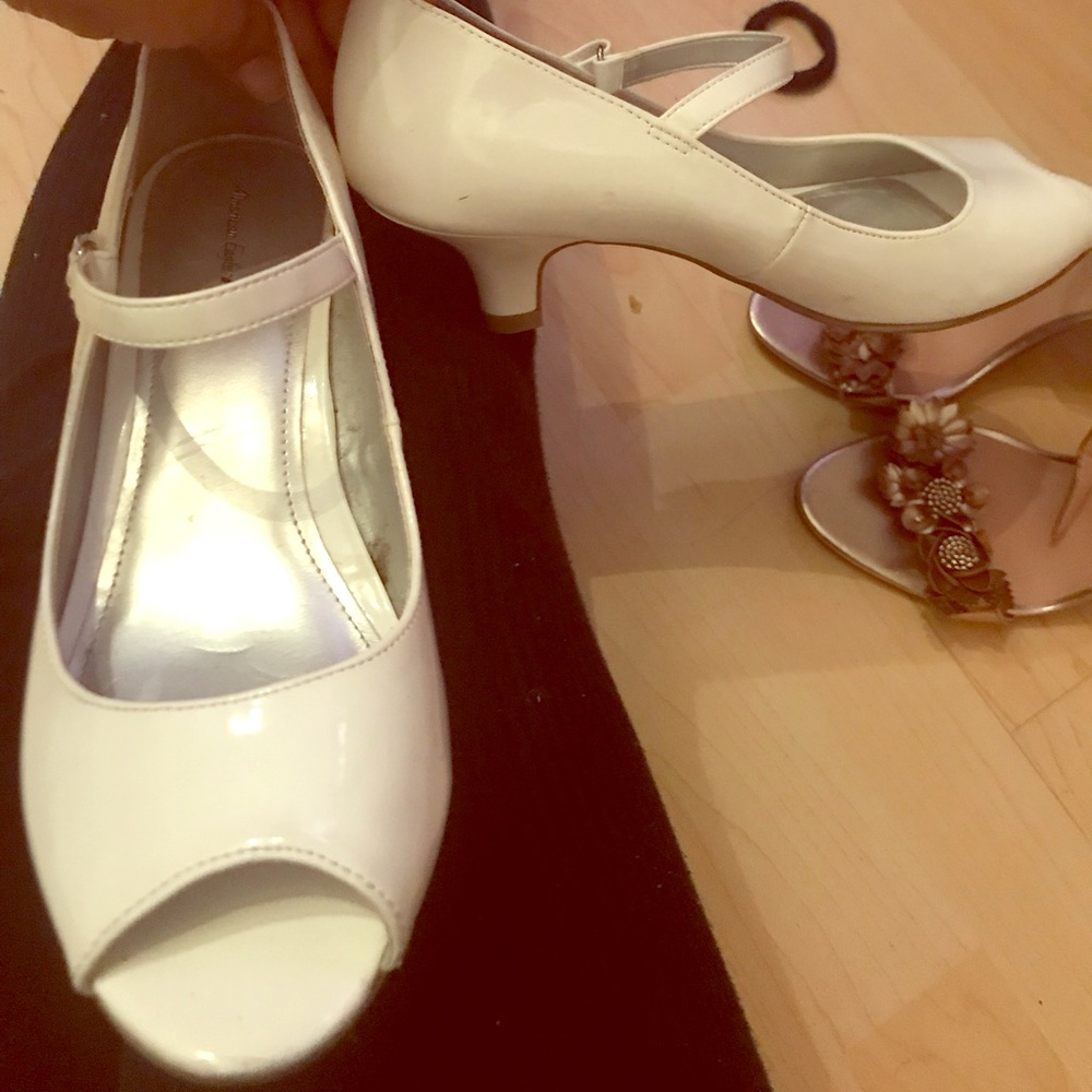 White American eagle heels / low heels